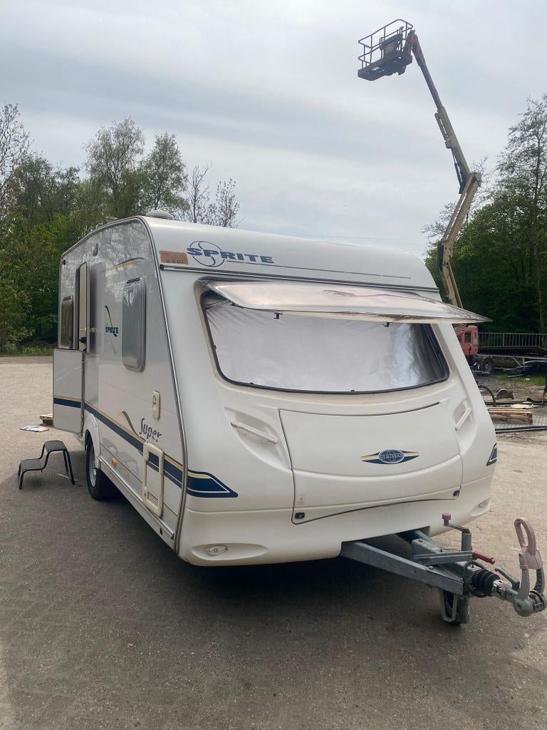 Caravan Sprite Super 450/2, Caravans en Kamperen, Caravans, Vast bed, Rondzit, Schokbreker, 750 - 1000 kg