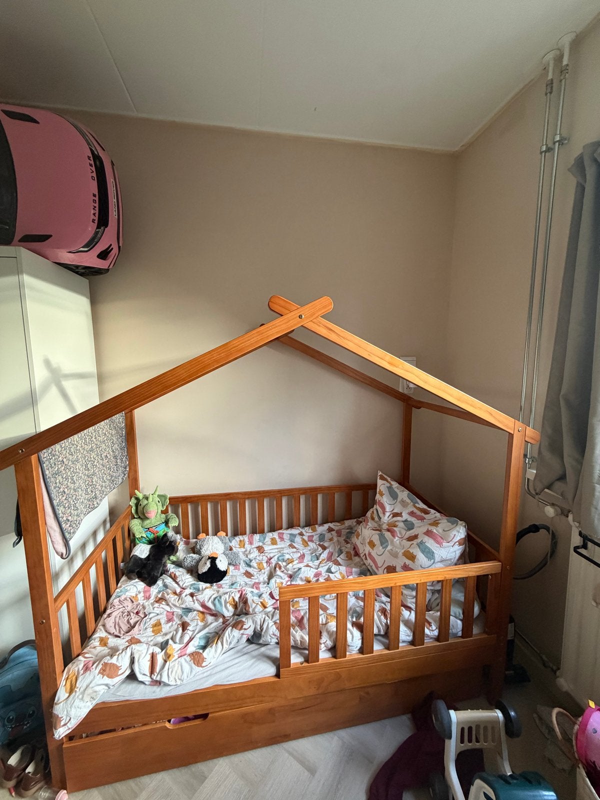 Houten kinderbed huisje met lattenbodem, Ophalen, 70 tot 85 cm, Zo goed als nieuw, Lattenbodem
