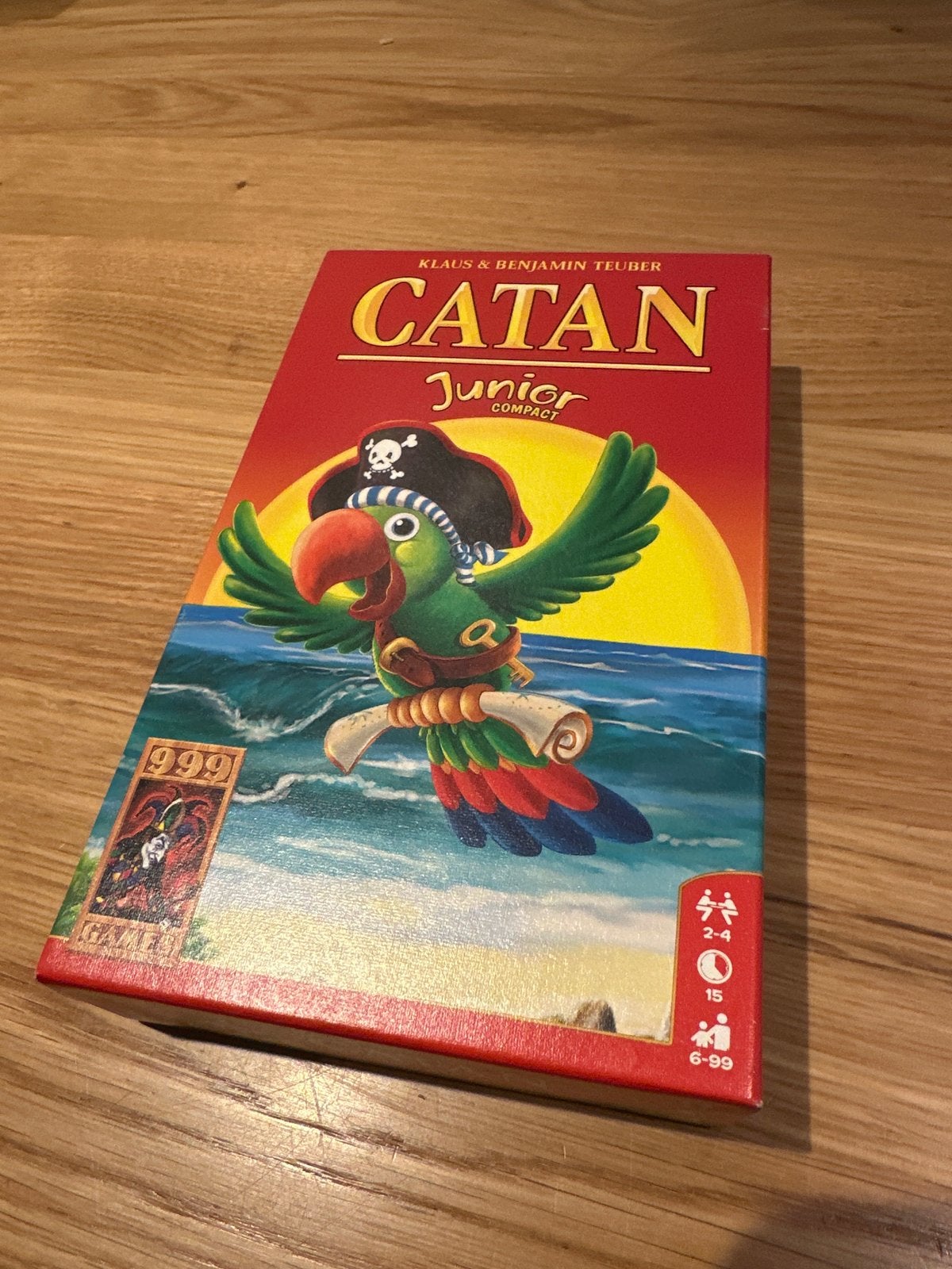 Catan Junior Compact - Bordspel voor kinderen, Een of twee spelers, Ophalen of Verzenden, Zo goed als nieuw, Reisspel
