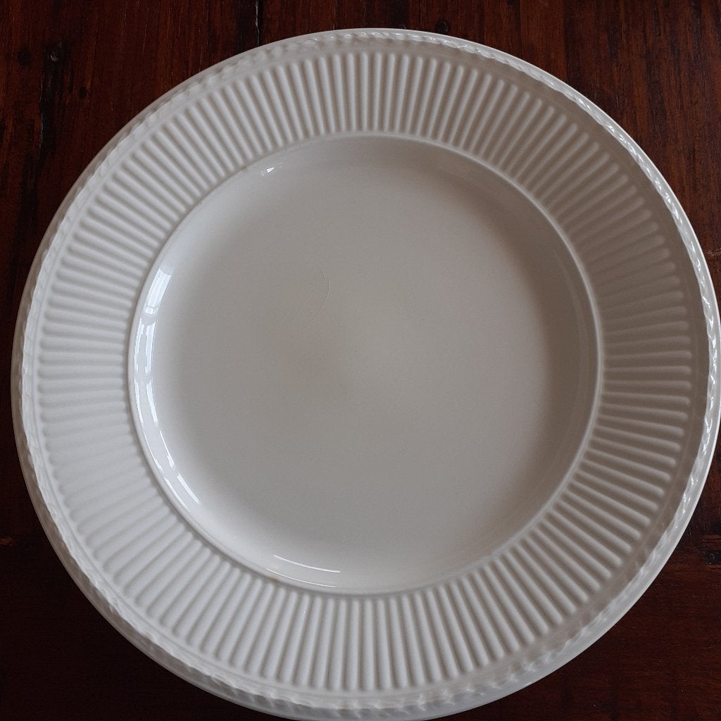 Wedgwood EDME  Dinerborden Ø 26 cm in uitstekende staat, Klassiek, Ophalen of Verzenden, Zo goed als nieuw, Bord(en)