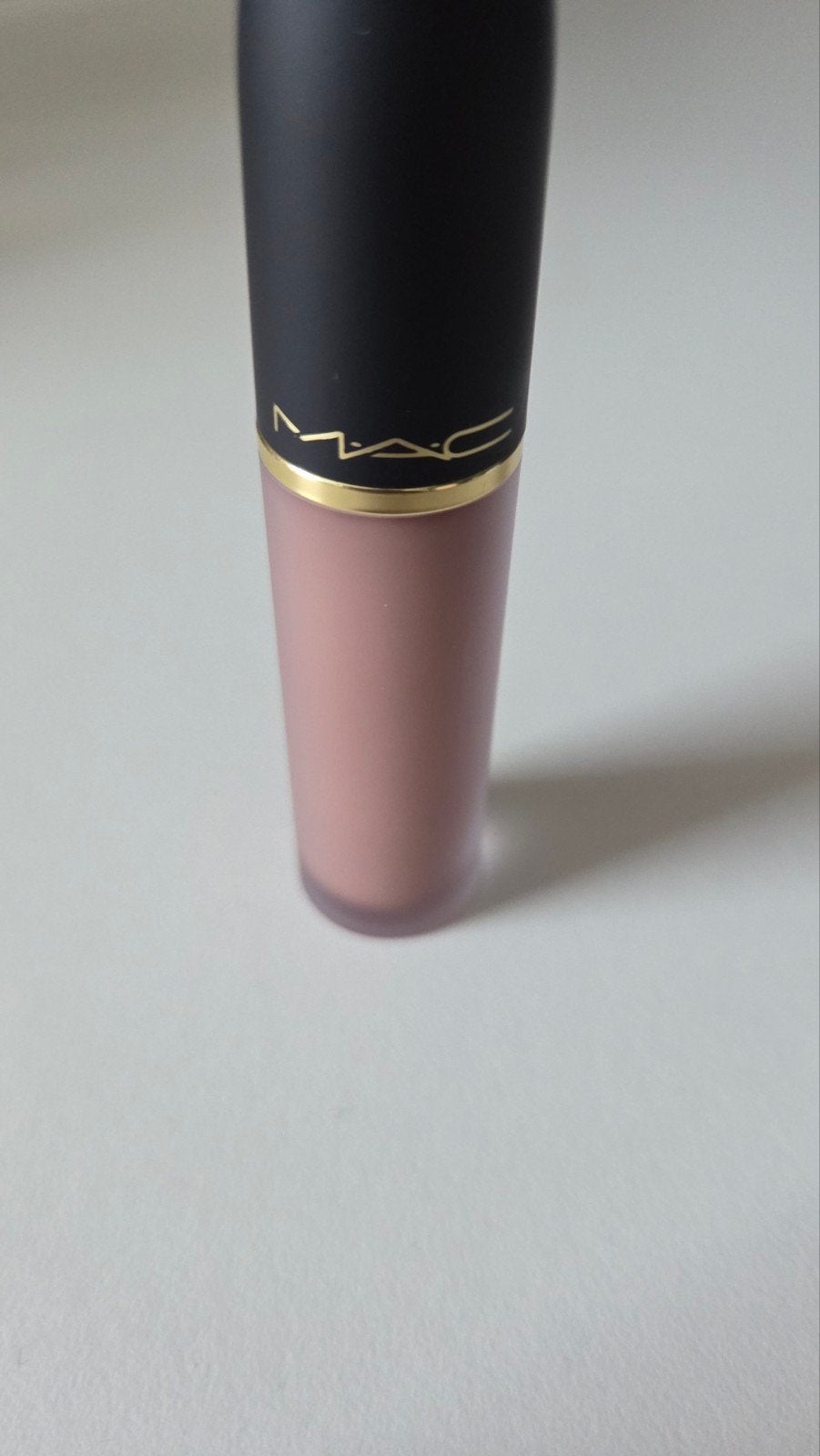 MAC Cosmetics Powder Kiss It's Personal, Ophalen of Verzenden, Zo goed als nieuw, Gehele gezicht