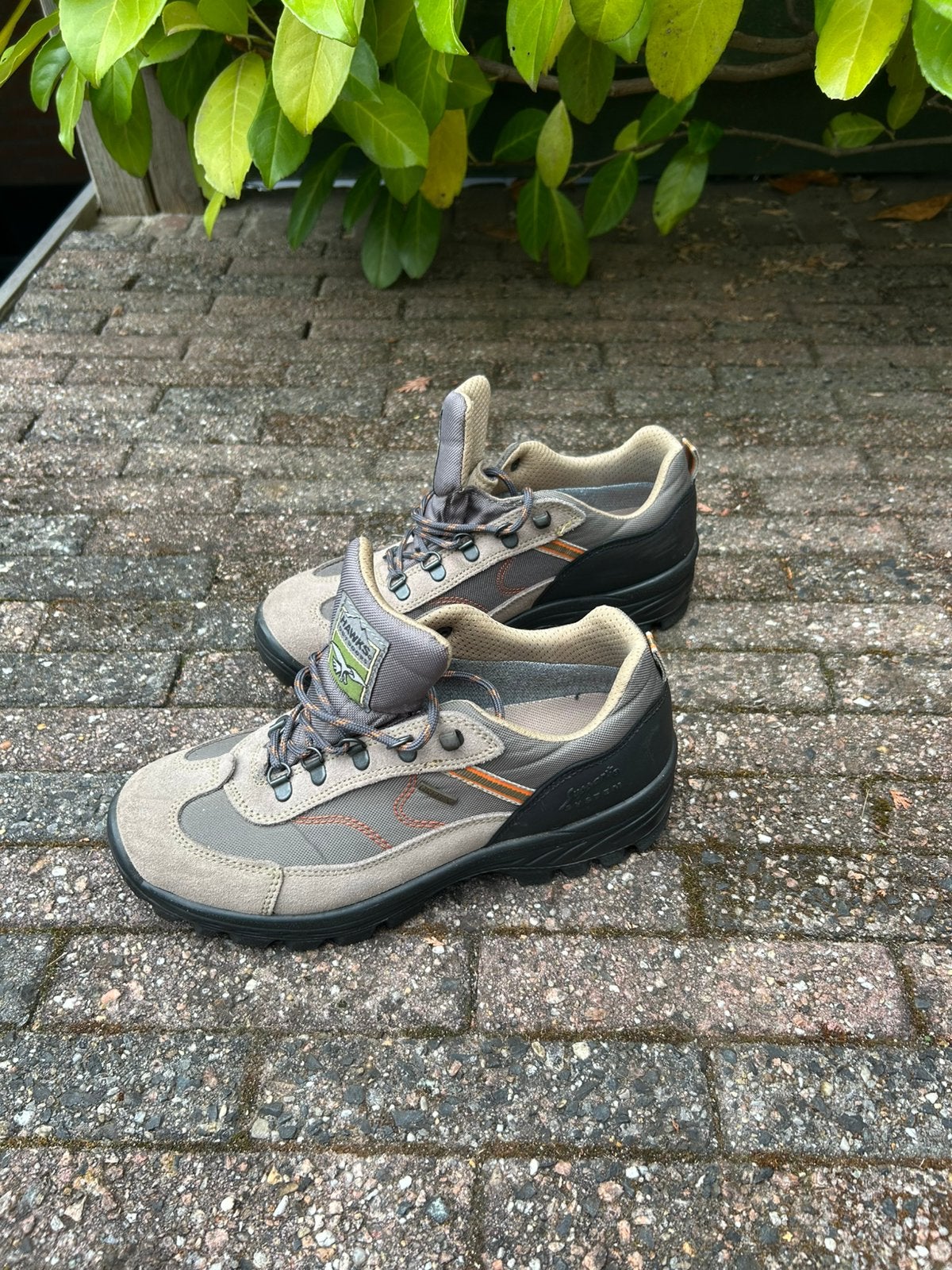 Hawks. Maat 41, Sport en Fitness, Bergsport en Wandelen, Ophalen, Zo goed als nieuw, Schoenen