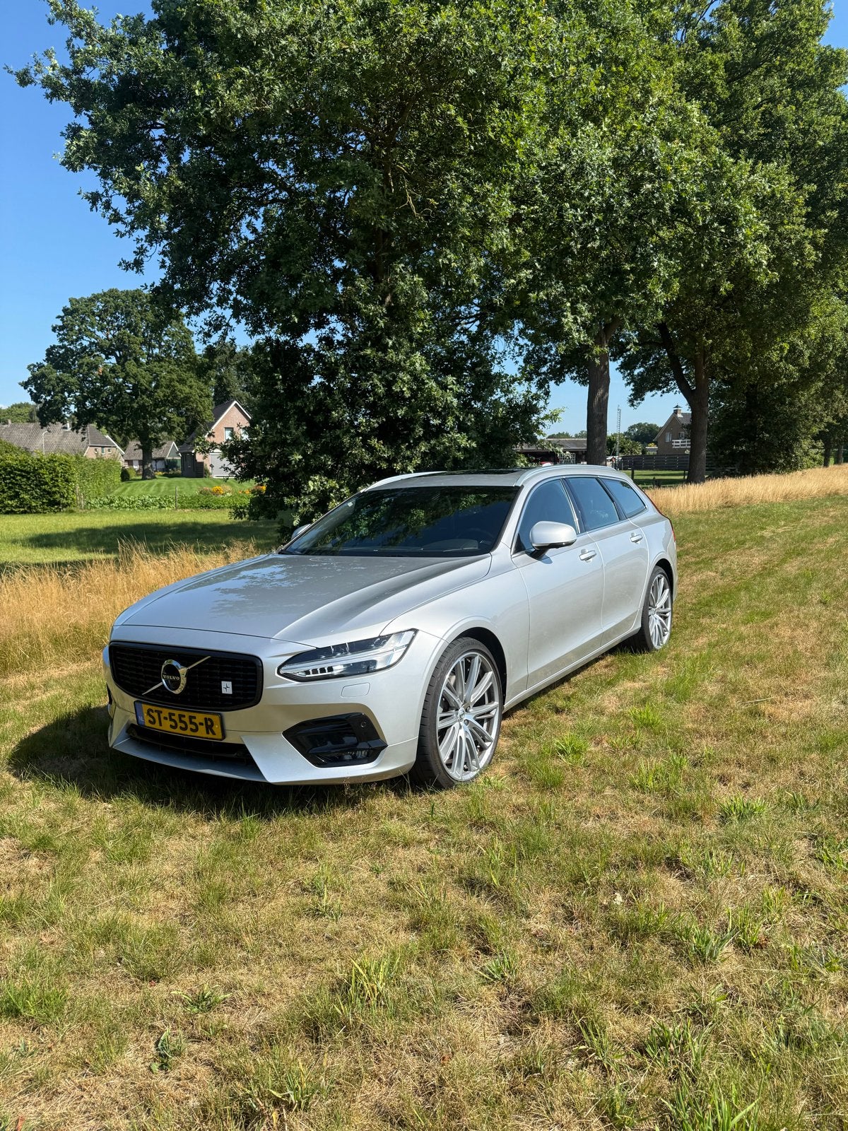 Volvo V90
