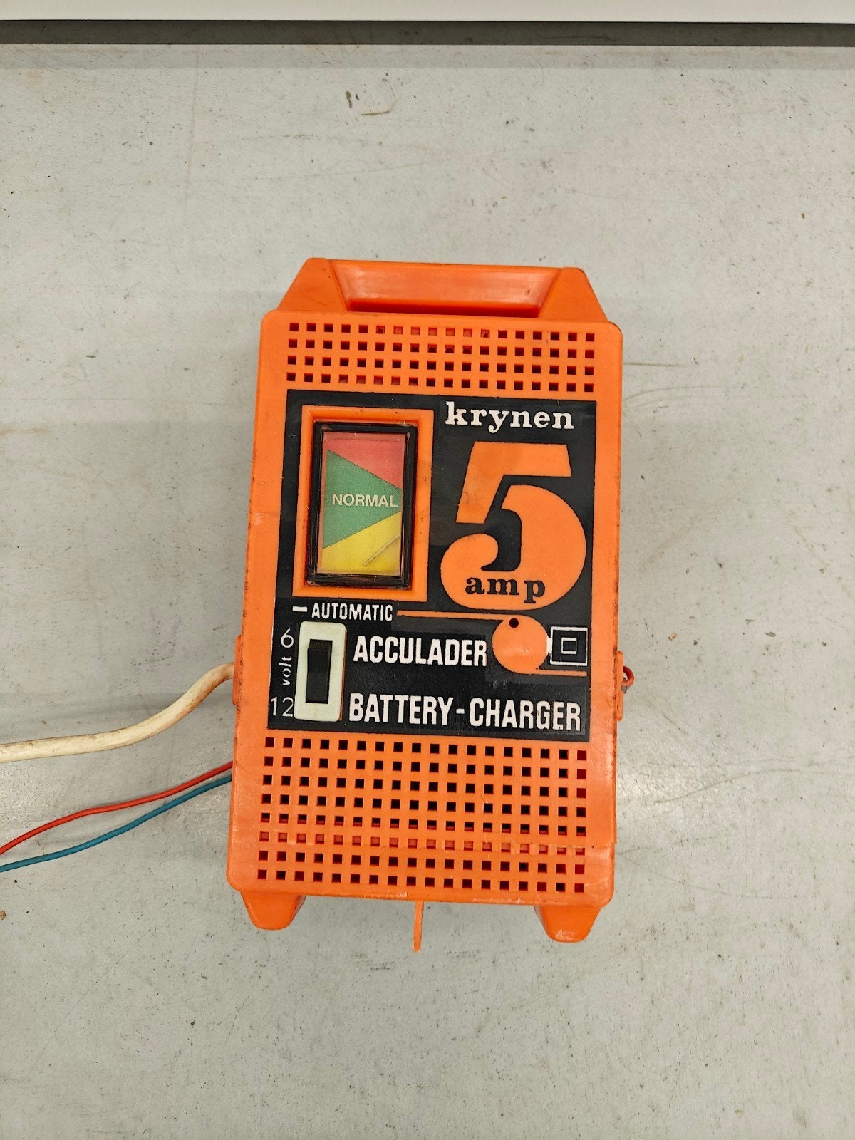 Battery charger met erg lang verlengsnoer, Ophalen