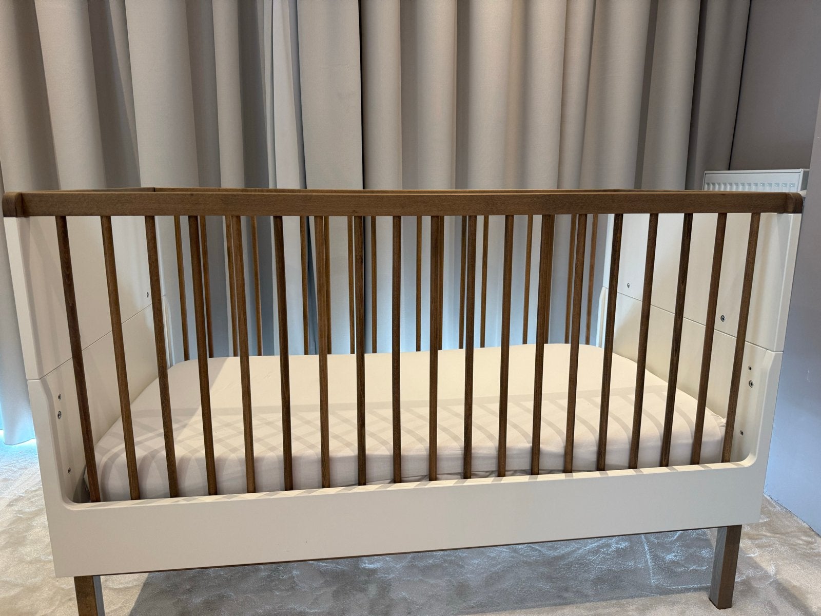 Kidsmill Ledikant met Matras & Commode, Ophalen, 70 tot 85 cm, 140 tot 160 cm, Zo goed als nieuw