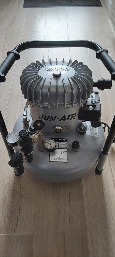 Jun-air stille compressor., Doe-het-zelf en Verbouw, Compressors, Minder dan 25 liter, Ophalen, Minder dan 200 liter/min
