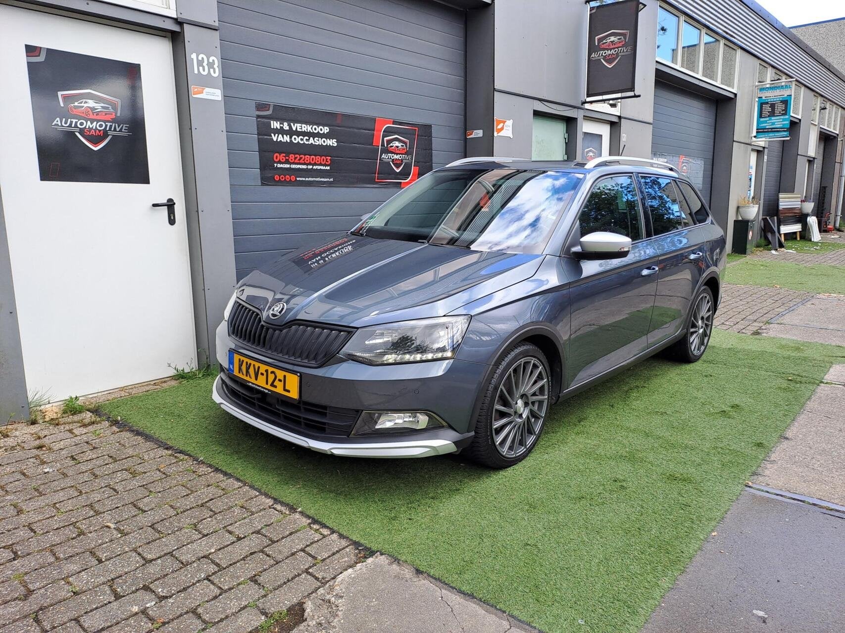 Skoda Fabia Combi 1.2 TSI Style Business 2017 DSG Carplay, Stof, Gebruikt, Grijs, 1100 kg