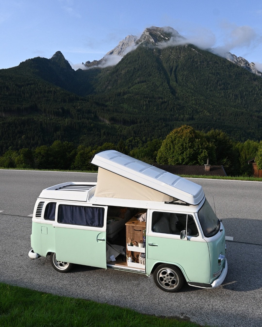 TE HUUR Klassieke retro VW T2 oldtimer camper, Drie personen of meer