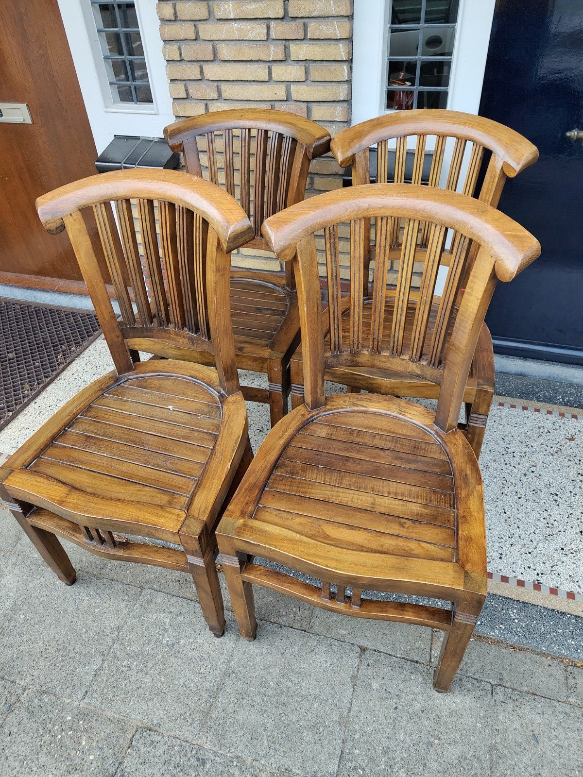 Gratis afhalen: 4 eetkamerstoelen, Huis en Inrichting, Ophalen, Gebruikt, Bruin, Vier