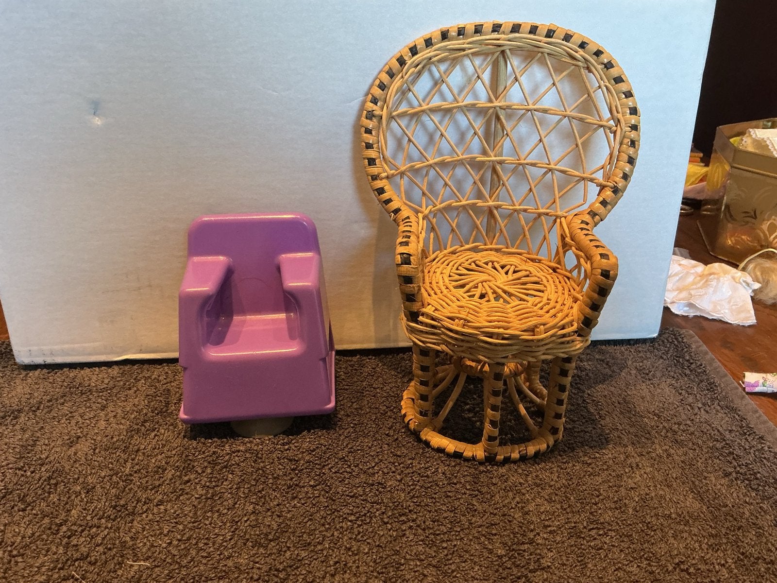 Vintage Barbie stoelen: Rotan pauwstoel & paarse stoel, Ophalen of Verzenden, Gebruikt