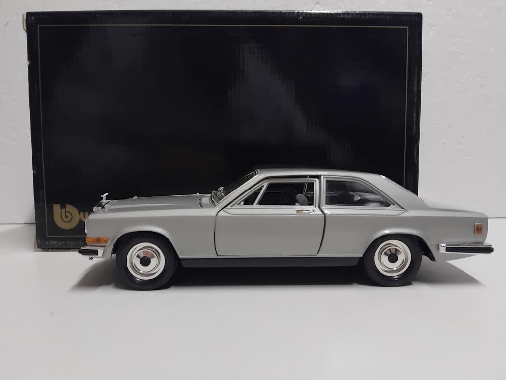 Rolls Royce Camargue zilvergrijs Bburago metal 1:18 /22  KRD, Hobby en Vrije tijd, Modelauto's | 1:18, Ophalen of Verzenden, Zo goed als nieuw