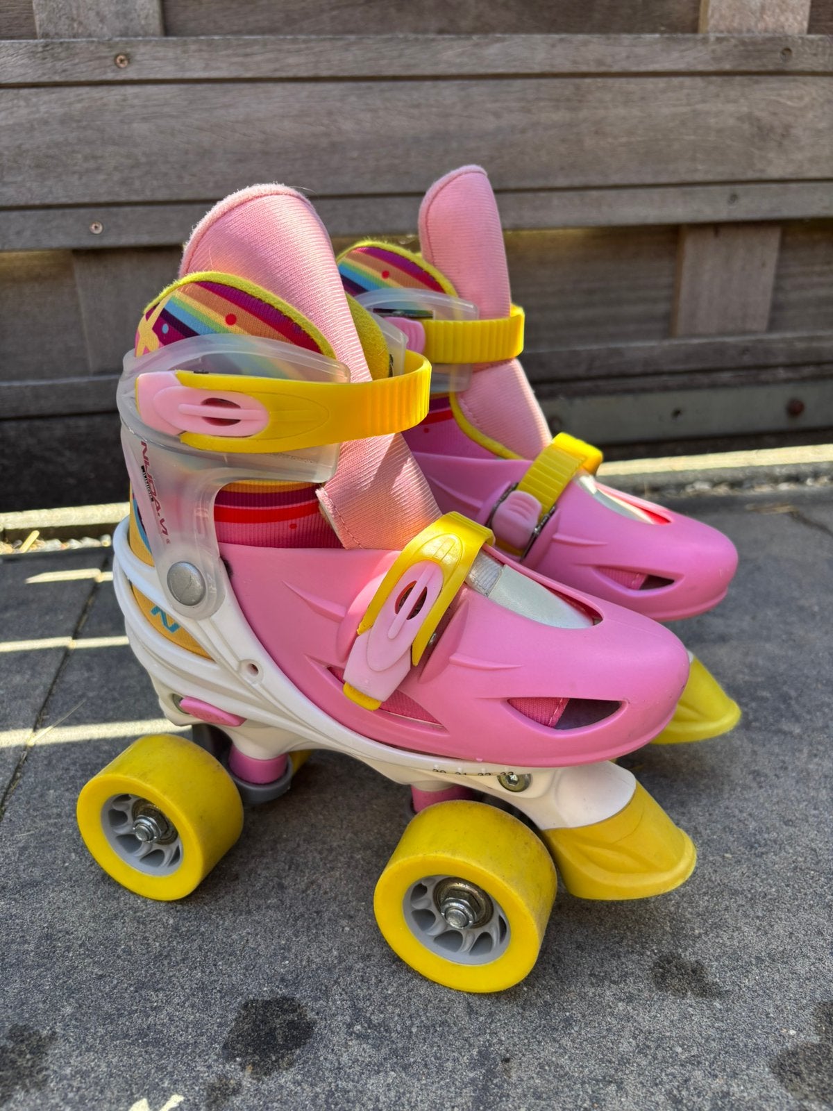 Nijdam rolschaatsen, verstelbaar maat 30-33, als nieuw, Kinderen en Baby's, Speelgoed | Buiten | Rolschaatsen, Ophalen, Verstelbaar
