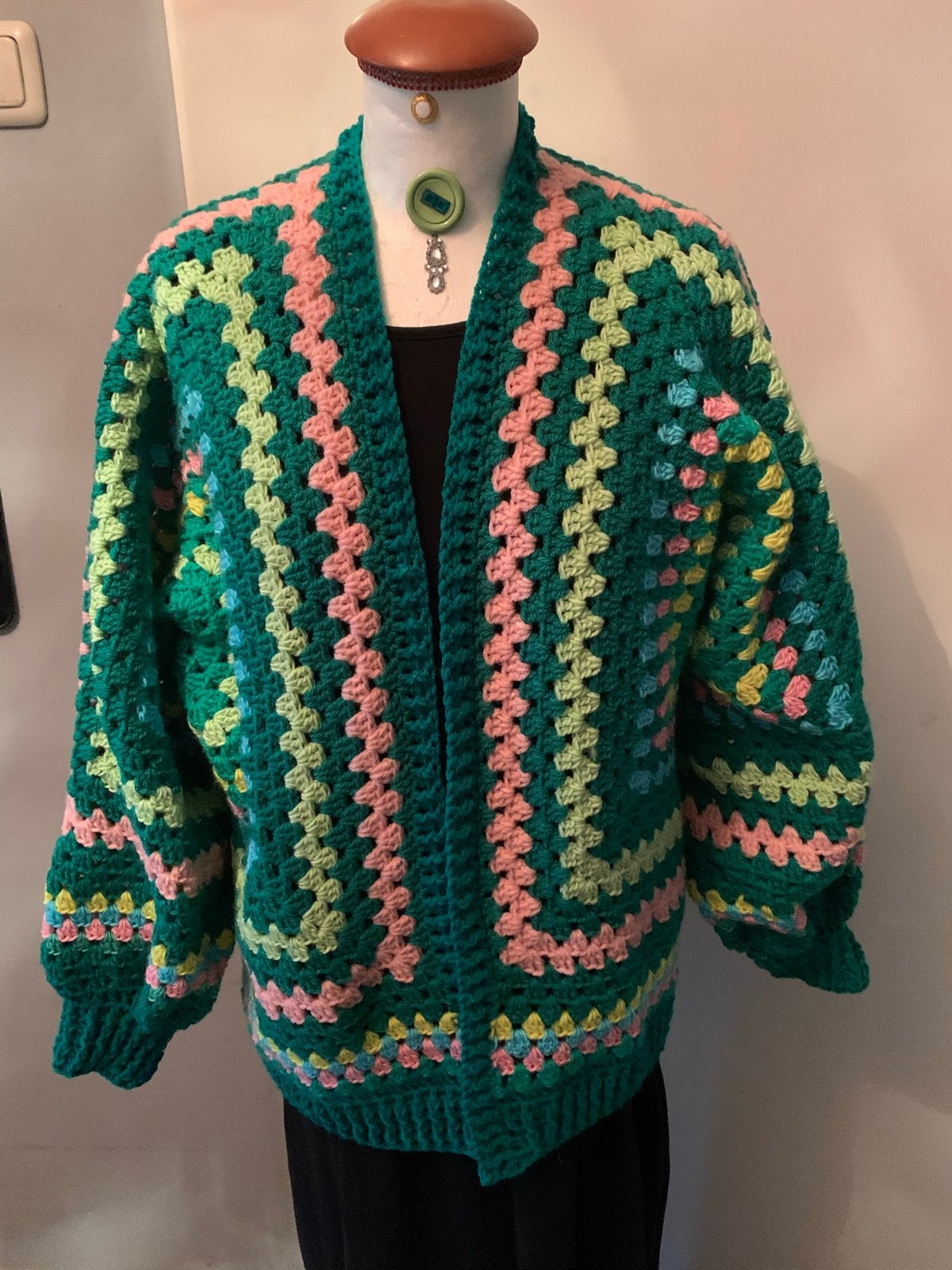 Handgemaakt gehaakt vest in groen, roze en geel, Ophalen of Verzenden, Nieuw, Maat 42/44 (L), Groen