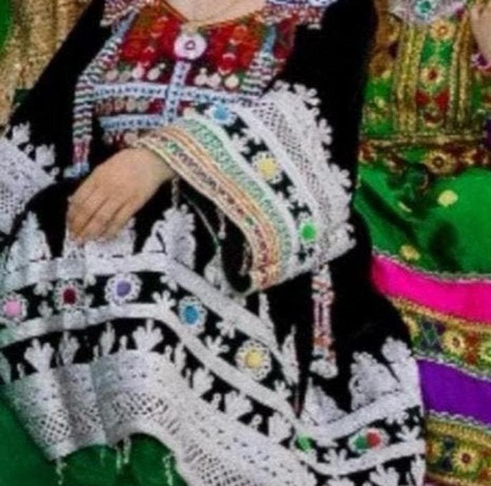 Traditionele Afghaanse jurk met borduursels, Maat 38/40 (M), Ophalen of Verzenden, Kleding, Overige thema's