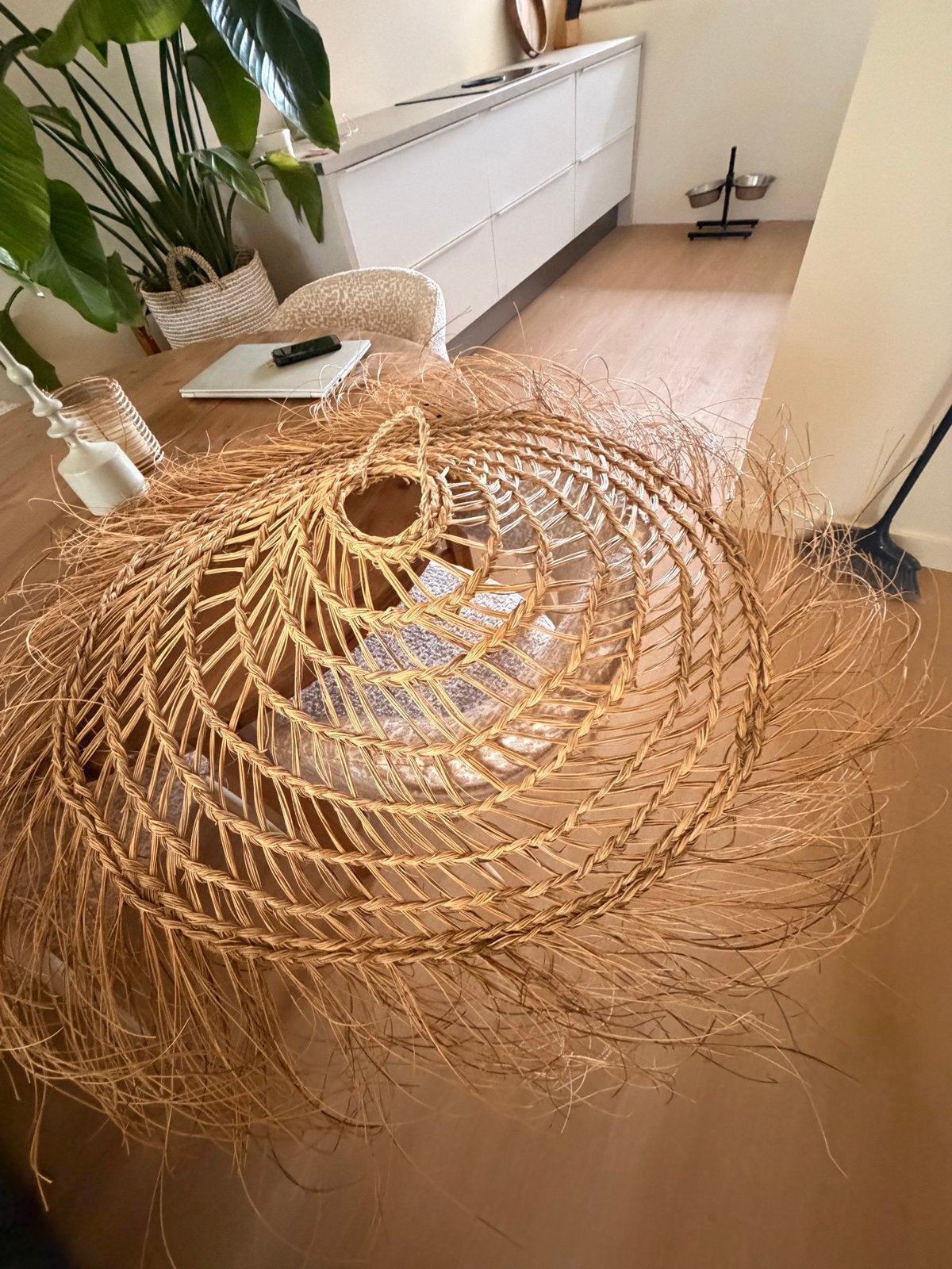 Grote handgemaakte rieten lampenkap - Boho Ibiza stijl, Ophalen of Verzenden, Zo goed als nieuw, Natuurlijk materiaal