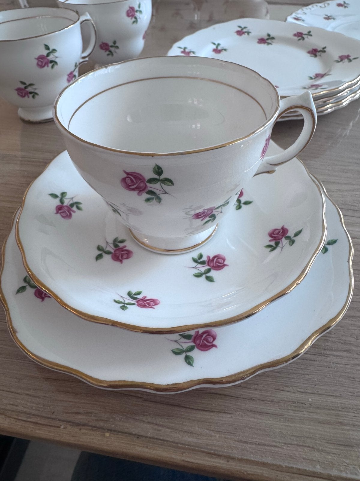 Colclough Bone China Servies met rozen, Antiek en Kunst, Ophalen