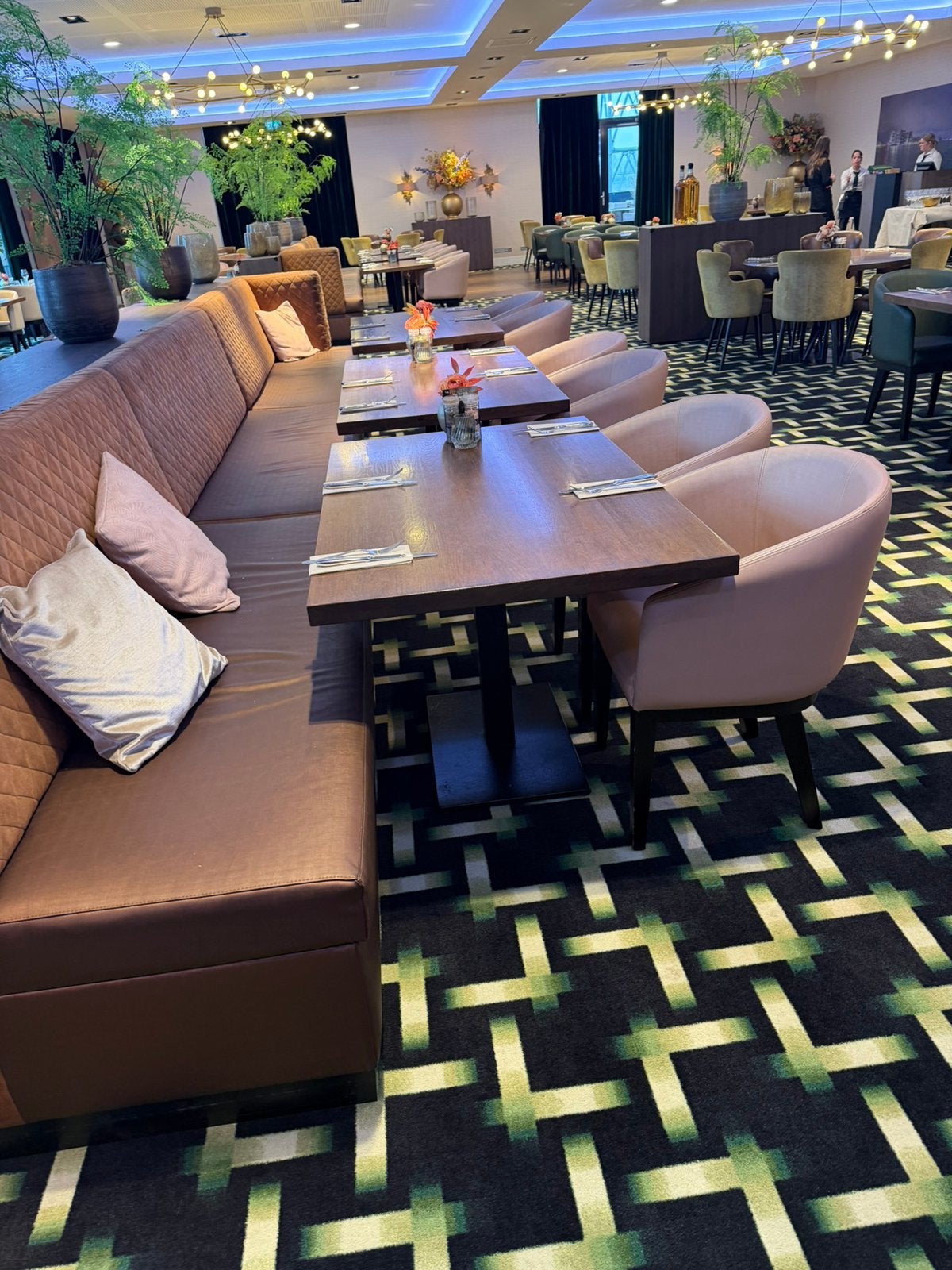 Prachtige partij designer meubelen uit ons restaurant, Huis en Inrichting, Tafels | Eettafels, Ophalen, Gebruikt, Rechthoekig