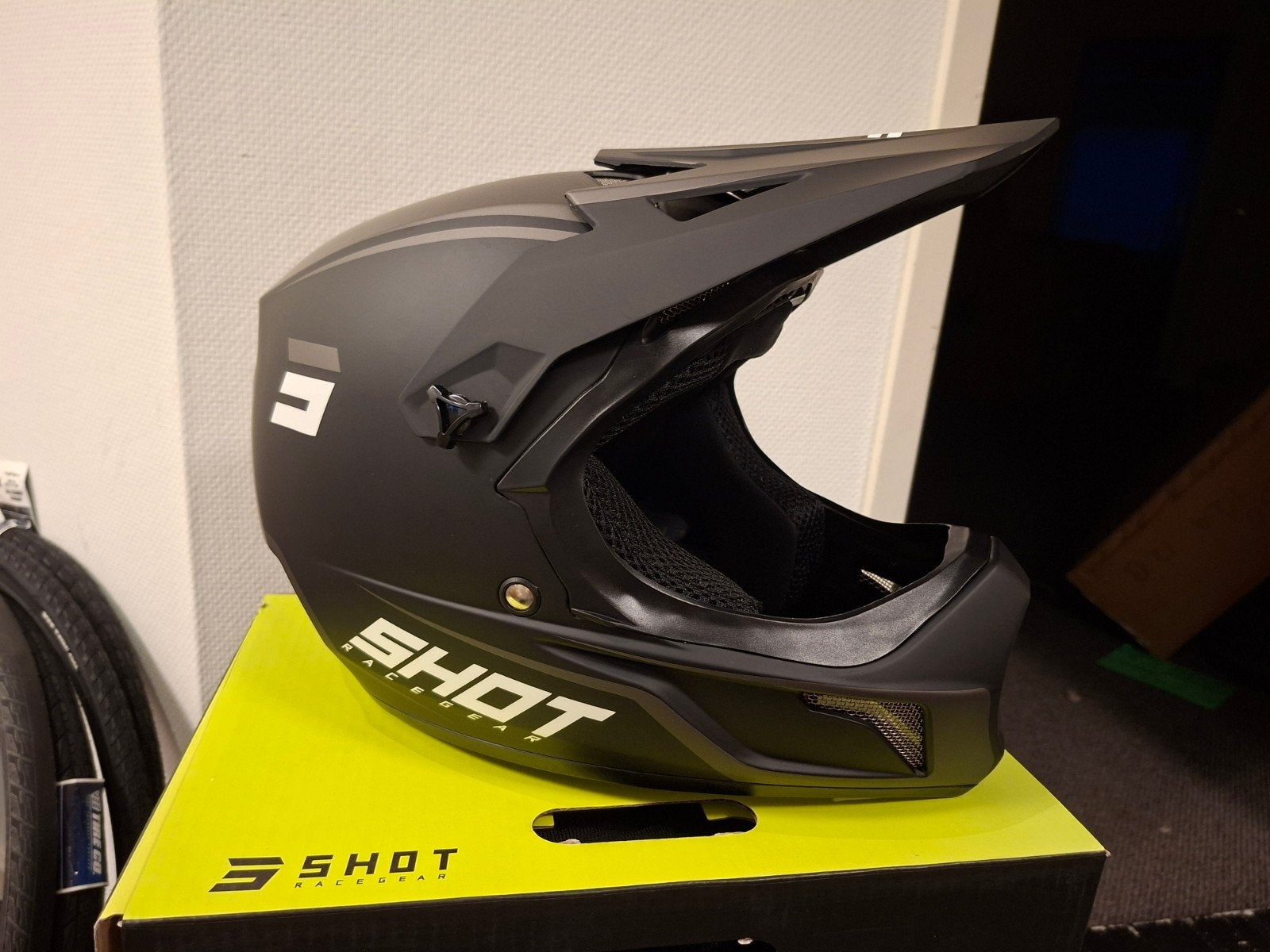Shot Rogue Kid United BMX / maat YL helm kinderhelm nieuw!, Nieuw, Ophalen of Verzenden, Shot, L