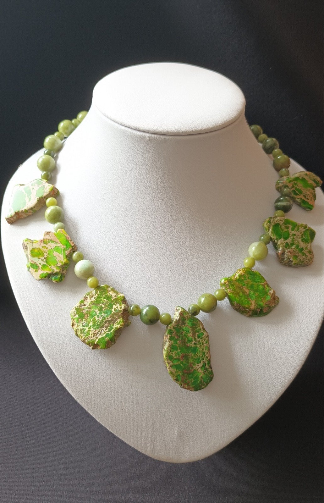 Ketting met howliet en jade, Ophalen of Verzenden, Nieuw