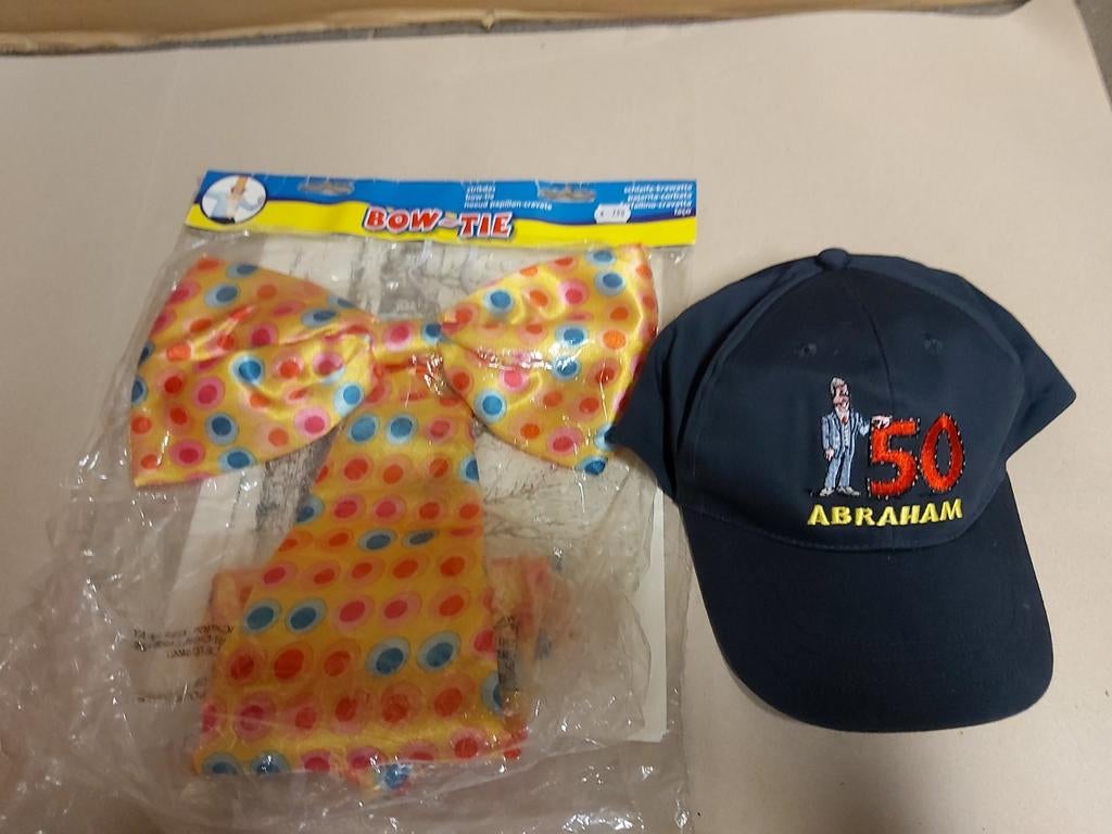 Abraham 50 jaar pet en feeststrik, Ophalen of Verzenden, Nieuw, Feestartikel, Abraham of Sarah