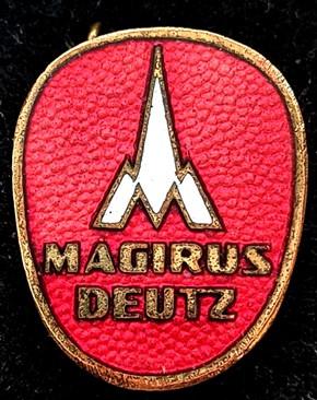 Magirus Deutz broche- rood emaille met stempel, Verzamelen, Verzenden, Nieuw, Transport, Speldje of Pin