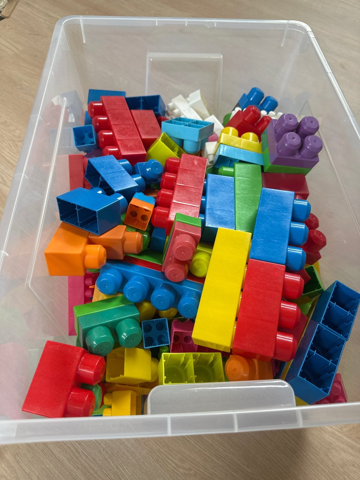 Grote doos met diverse bouwblokken, Kinderen en Baby's, Speelgoed | Bouwstenen, Ophalen, Gebruikt, Overige merken