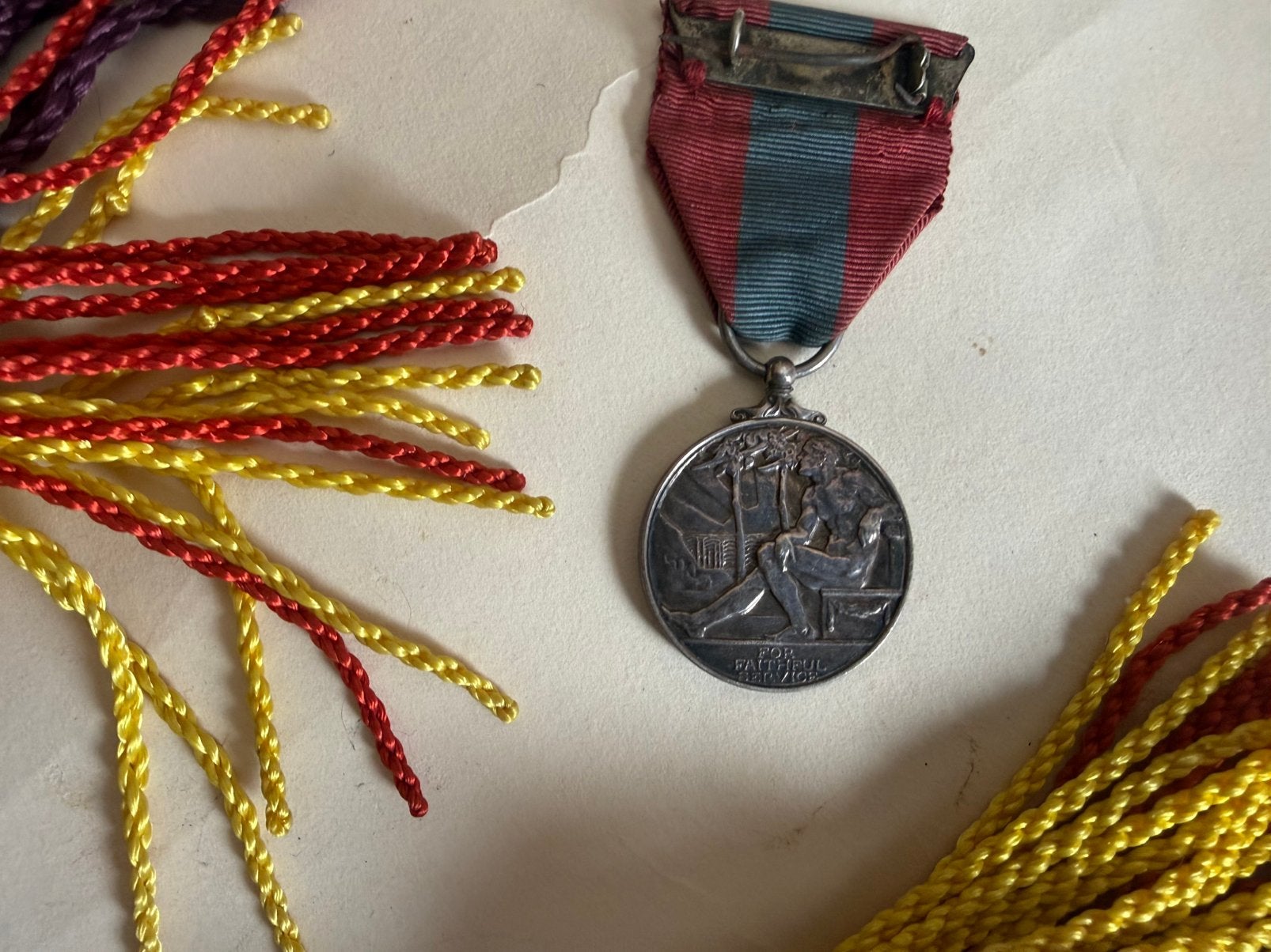 Engelse medaille op naam voor trouwe dienst en klaroen of…., Ophalen of Verzenden, Landmacht, Lintje, Medaille of Wings