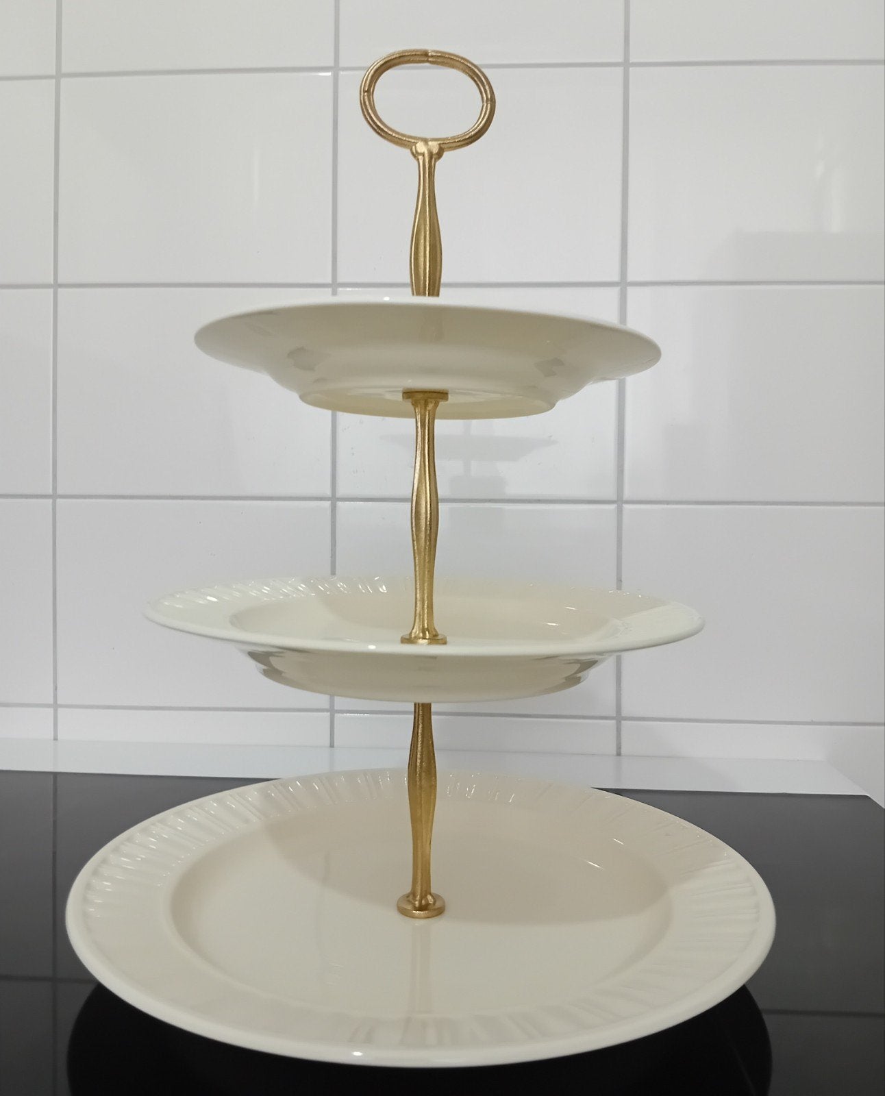 Etagere Porselein 3 Laags met metaal goud handgreep.  Nieuw!, Ophalen, Nieuw
