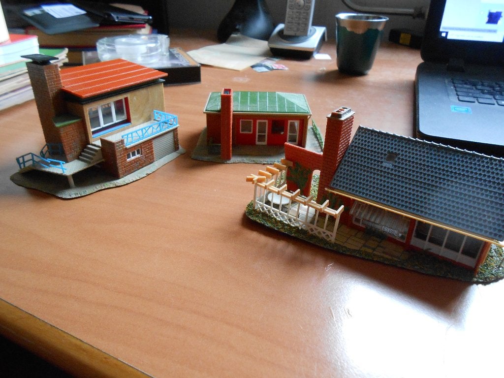 3 keurig afgebouwde villa's voor modelspoor HO of modelbouw, Overige merken, Gebruikt, Gelijkstroom of Wisselstroom, Brug, Tunnel of Gebouw