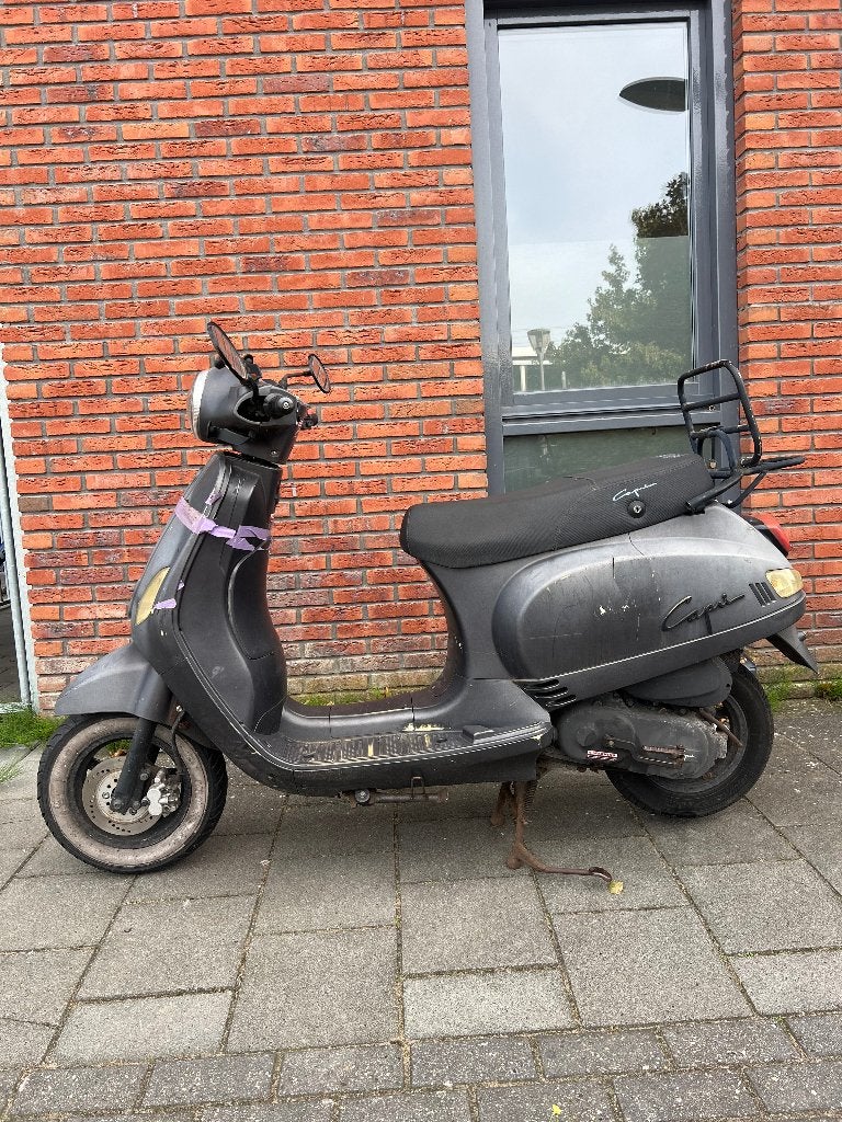 “ AGM VX50 “ Capri Scooter voor onderdelen. (met papieren), Fietsen en Brommers, Gebruikt, Benzine, Ophalen, Overige merken