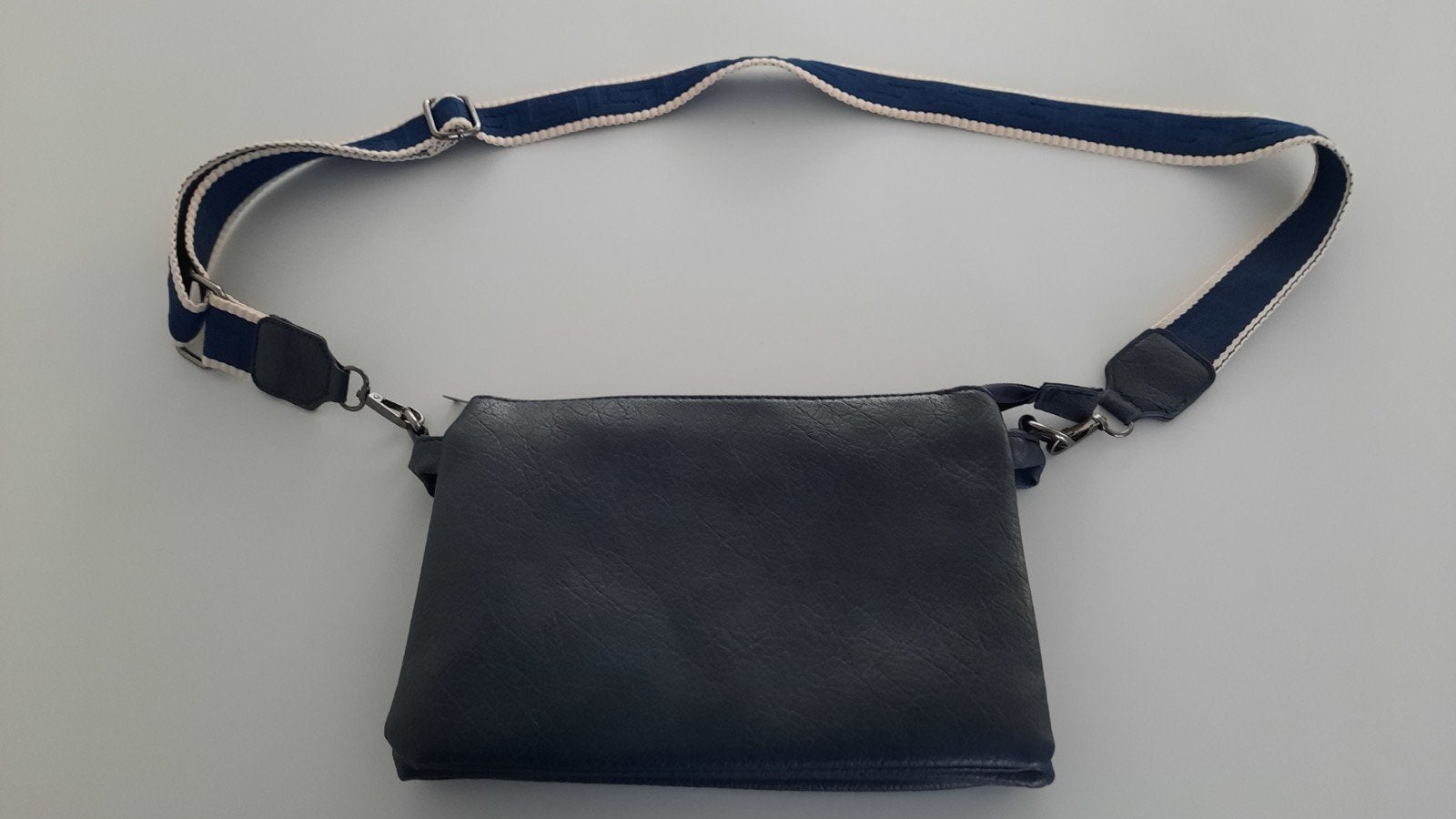 Donkerblauwe Leatherlook Schoudertas / Crossbodytas, Sieraden, Tassen en Uiterlijk, Tassen | Damestassen, Ophalen of Verzenden