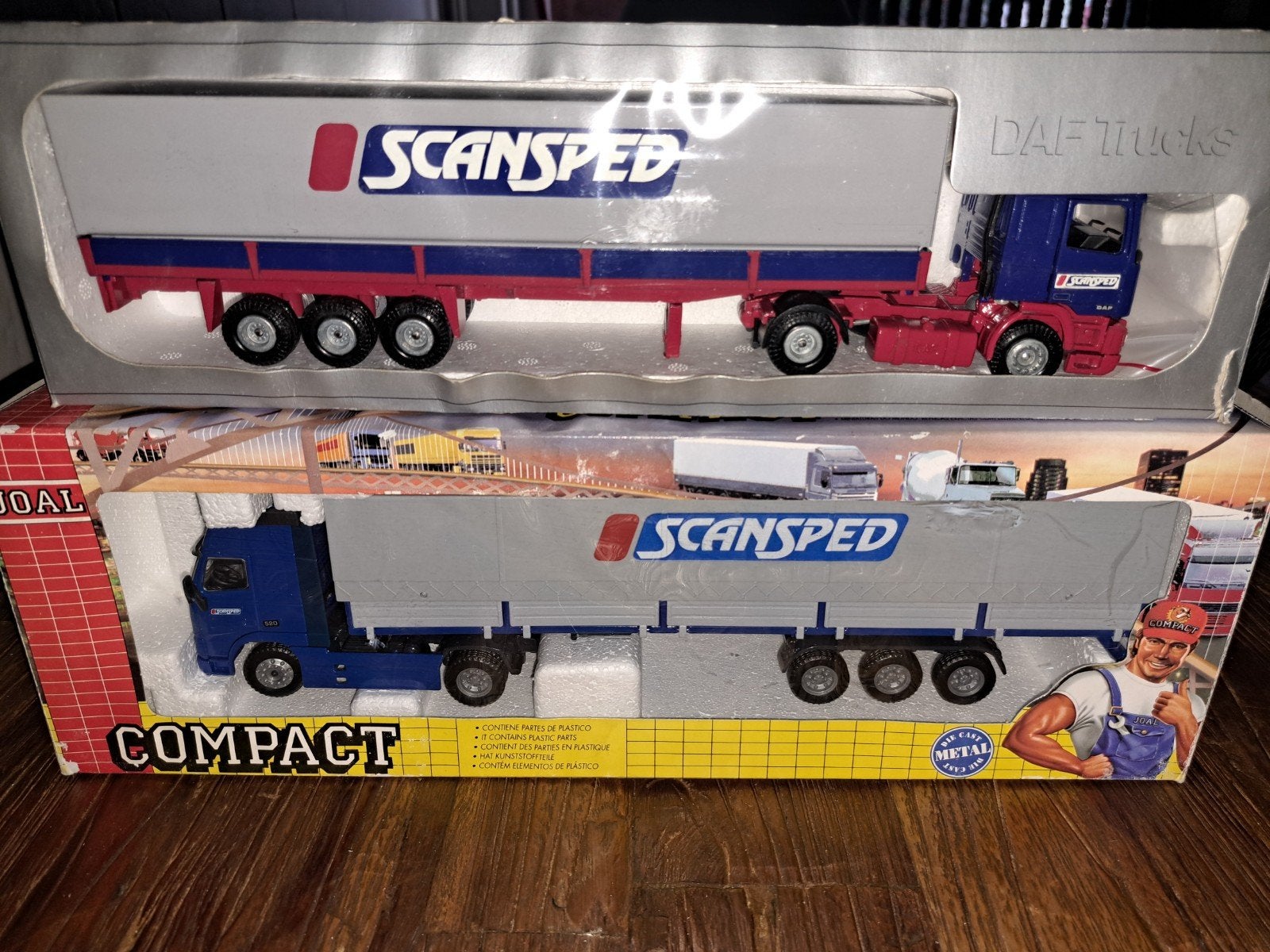 2 Scansped vrachtwagenmodellen: Tekno DAF 95 & Joal Volvo, Hobby en Vrije tijd, Ophalen of Verzenden, Nieuw, Bus of Vrachtwagen