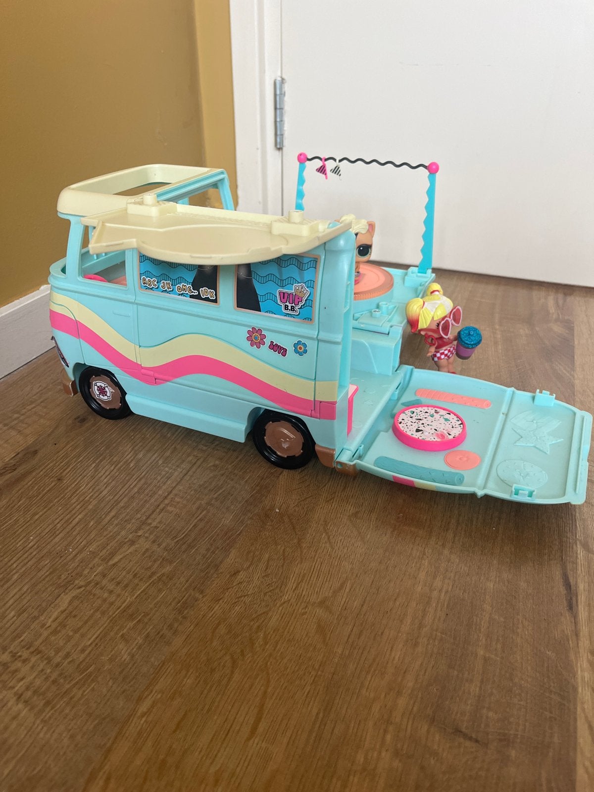 LOL Surprise Camper met 2 poppetjes en accessoires, Kinderen en Baby's, Ophalen, Zo goed als nieuw
