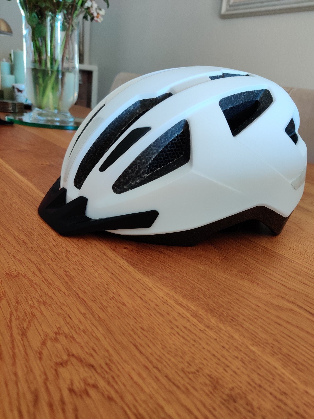 Witte fietshelm met vizier en achterlicht NIEUW, Fietsen en Brommers, Onbekend, Nieuw, Overige maten, Ophalen of Verzenden