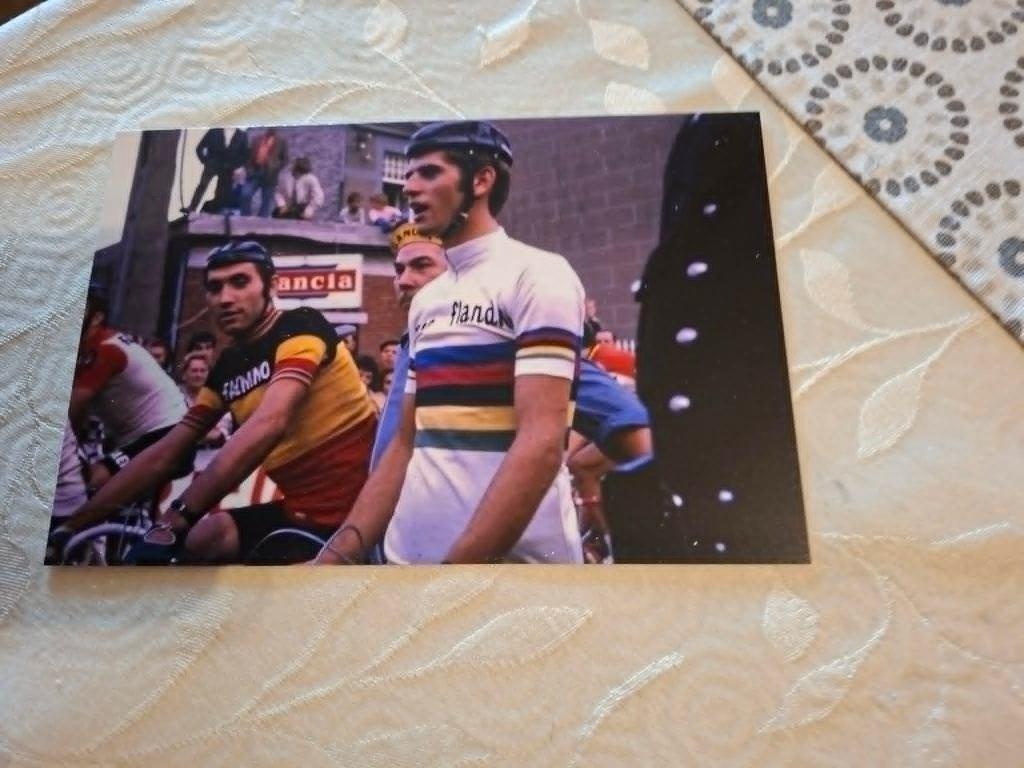 Foto (Repro) Jean-Pierre Monseré - Eddy Merckx, Verzenden, Zo goed als nieuw, Overige sporten, Poster, Plaatje of Sticker