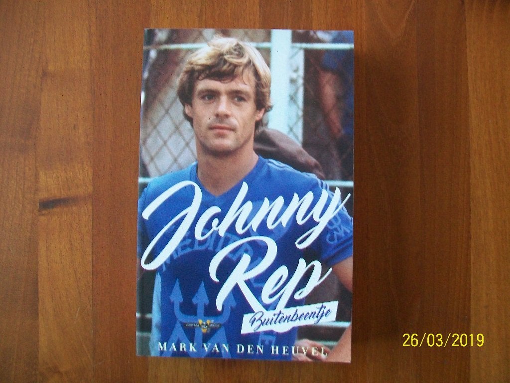 Johnny Rep - Buitenbeentje, Verzenden, Zo goed als nieuw, Ajax, Boek of Tijdschrift