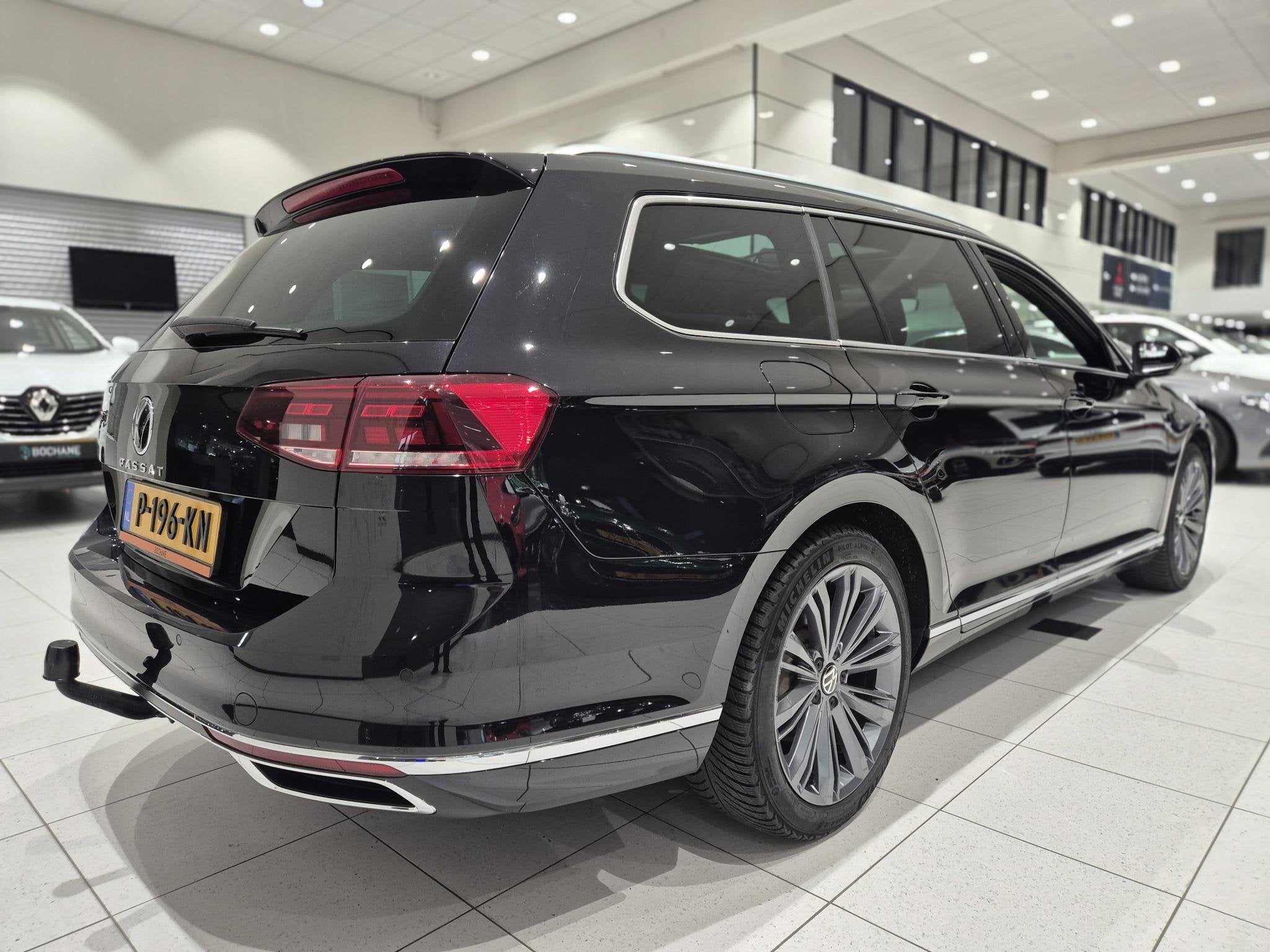 Volkswagen Passat Variant 1.5 TSI Elegance Business R | Pano, Auto's, 730 kg, 4 cilinders, 150 pk, Zwart