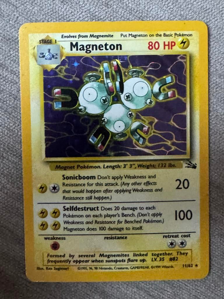 Magneton Pokémon Kaart 11/62 (Base Set 2), Ophalen of Verzenden, Zo goed als nieuw, Losse kaart