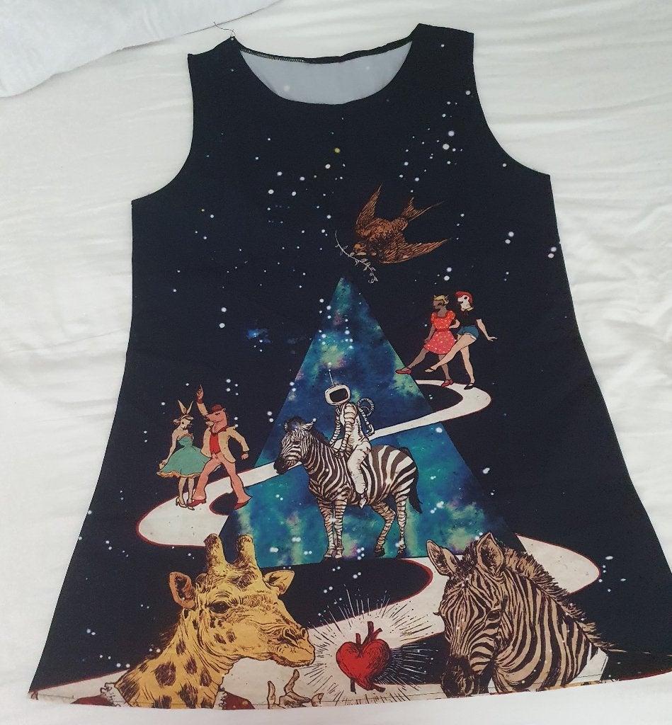 Zwart mouwloze TOP met unieke print, Kleding | Dames, Maat 38/40 (M), Zwart, Nieuw, Ophalen of Verzenden