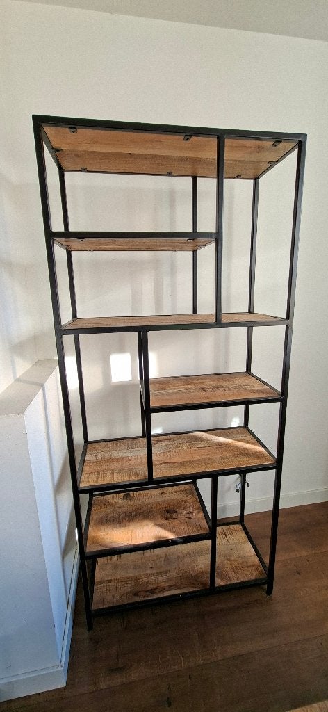 2 Industriële Boekenkasten Mangohout en Metaal, Met plank(en), Gebruikt, 150 tot 200 cm, 25 tot 50 cm