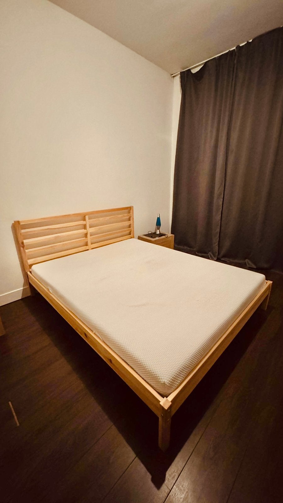 Wooden Bed Frame with Mattress, Ophalen, Zo goed als nieuw, Tweepersoons