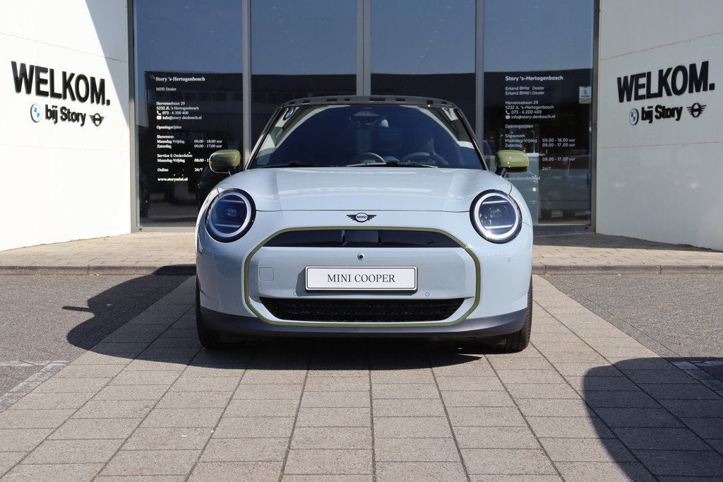 MINI Hatchback SE / Pakket XL / Panoramadak / JCW Sportstoel, Auto's, Mini, 4 stoelen, Leder en Stof, Mini Electric, Nieuw