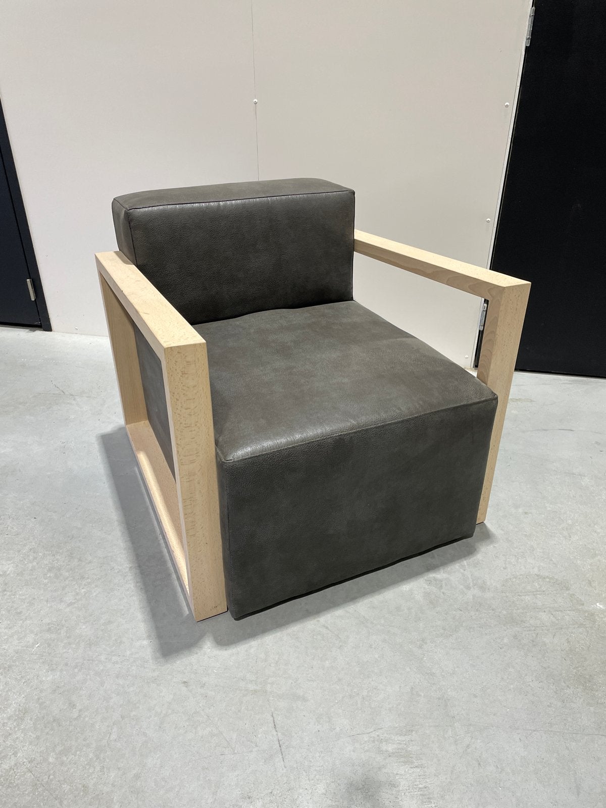 Fauteuil blank eiken block model showmodel, Huis en Inrichting, Ophalen of Verzenden, Zo goed als nieuw, Hout, 50 tot 75 cm