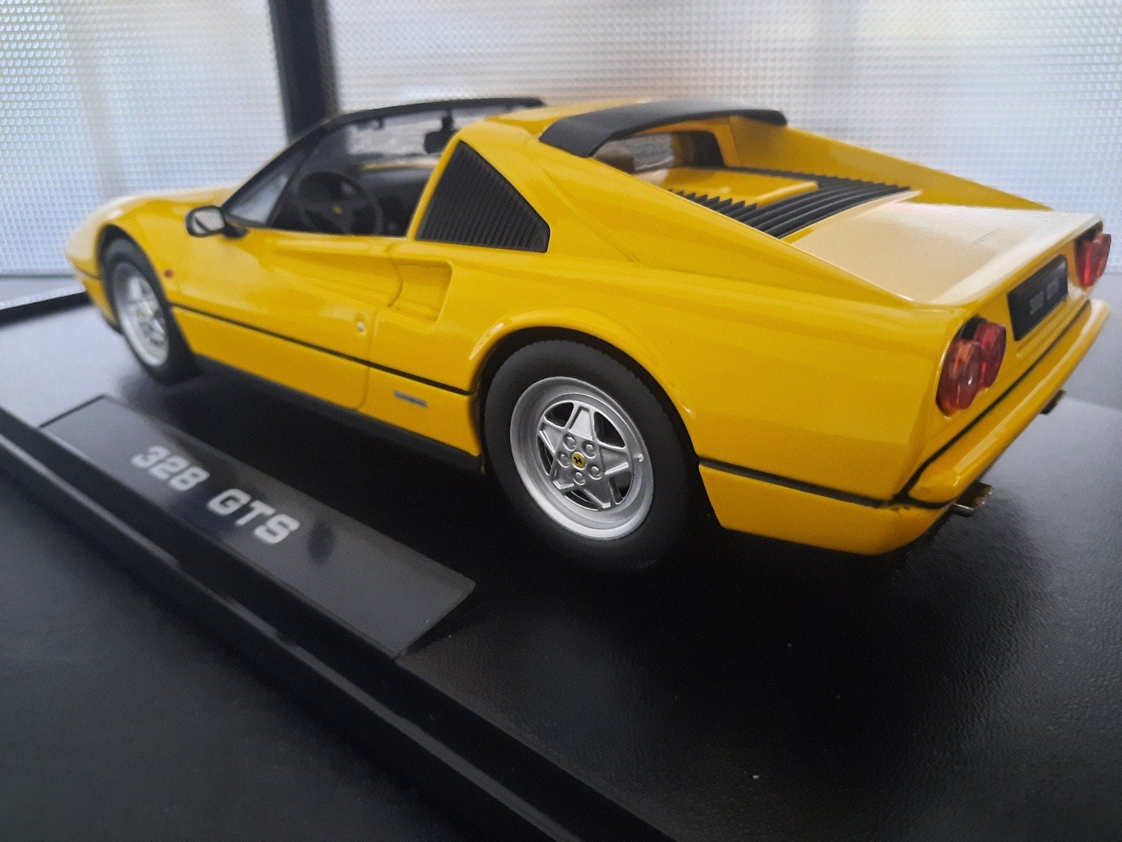 Ferrari 328 GTS Schaal 1:18, Hobby en Vrije tijd, Modelauto's | 1:18, Overige merken, Auto, K&K, Ophalen of Verzenden