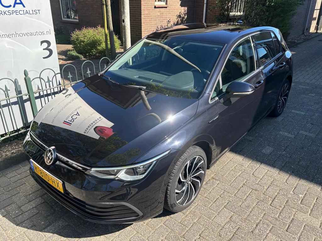 Volkswagen Golf 1.5 TSI Life (bj 2020), 12 maanden, Stof, 4 cilinders, Zwart