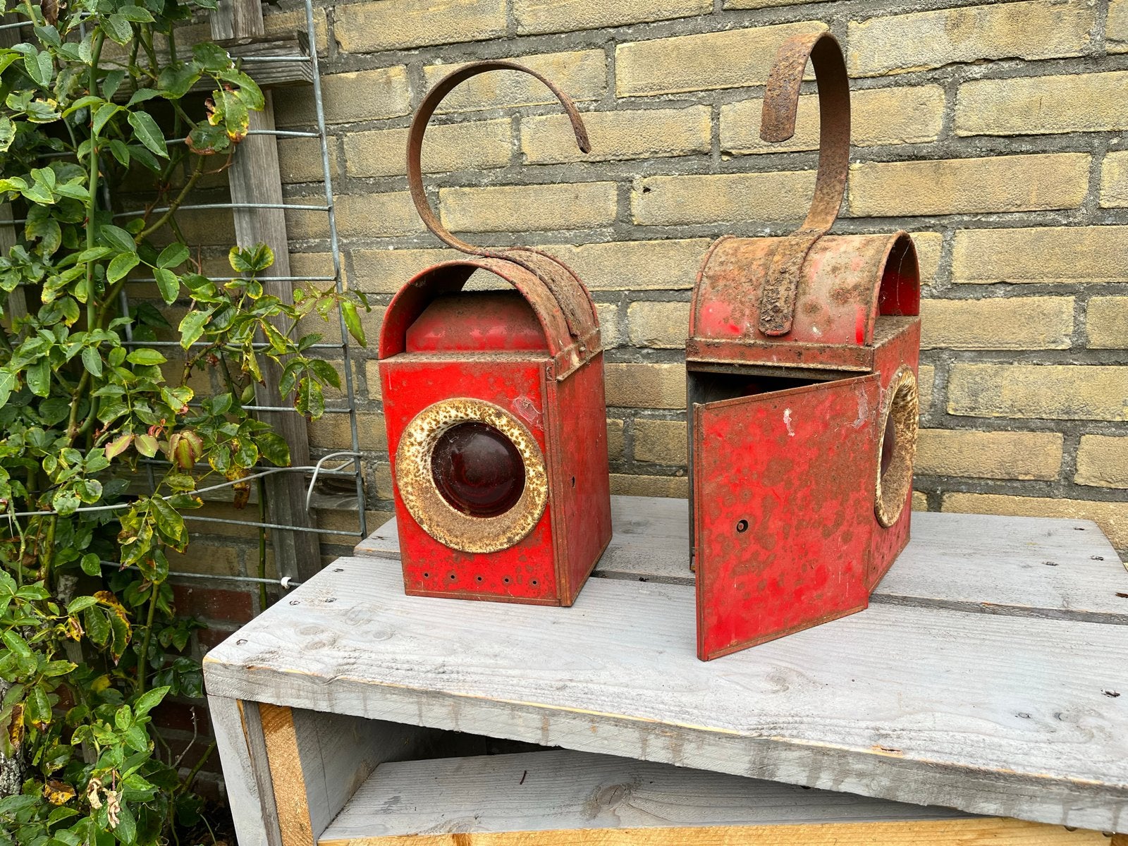 Antieke spoorlantaarns / seinlampen (2 stuks)  15x15x35cm, Ophalen