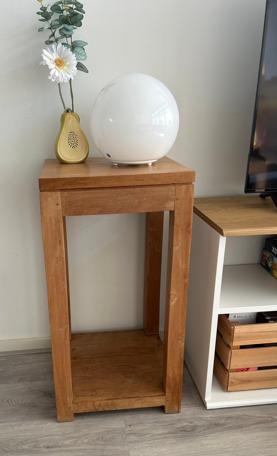 Hoge teak bijzettafel, Ophalen, Zo goed als nieuw
