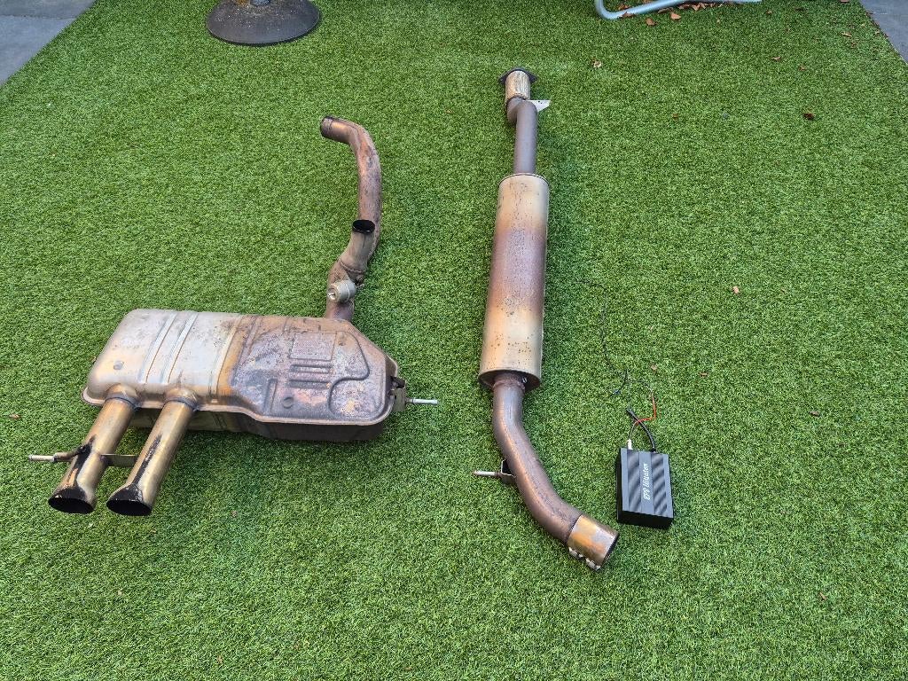 Originele Uitlaat renault megane 4 rs met klep, Auto-onderdelen, Ophalen, Gebruikt, Renault