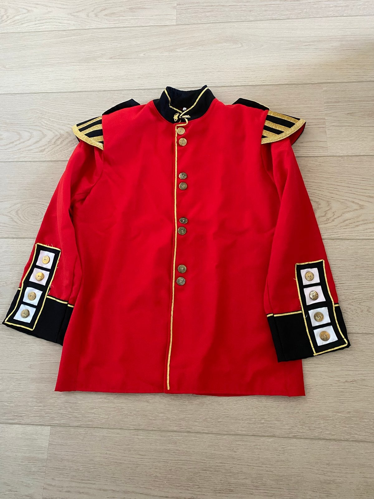 Carnavalsjas Rood Zwart Goud Maat 48, Carnaval, Maat 48/50 (M), Ophalen of Verzenden, Kleding