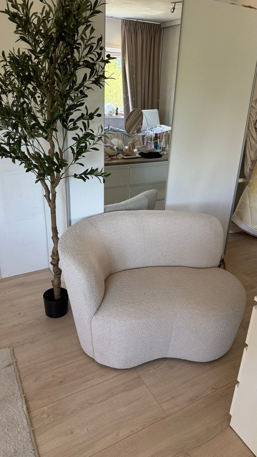 WOOOD fauteuil Stone crème bouclé stof met leuning links, Huis en Inrichting, Fauteuils, Ophalen, Zo goed als nieuw, Stof, 75 tot 100 cm